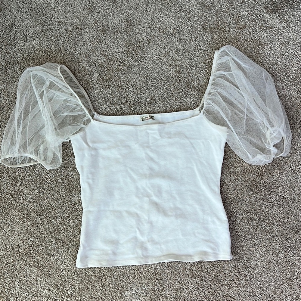 Off-white shirt with poofy sleeves